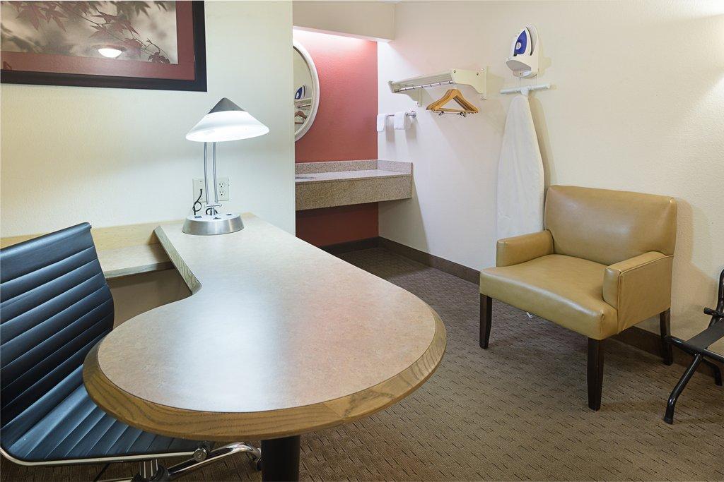 Red Roof Inn Lansing West - Msu Bagian luar foto