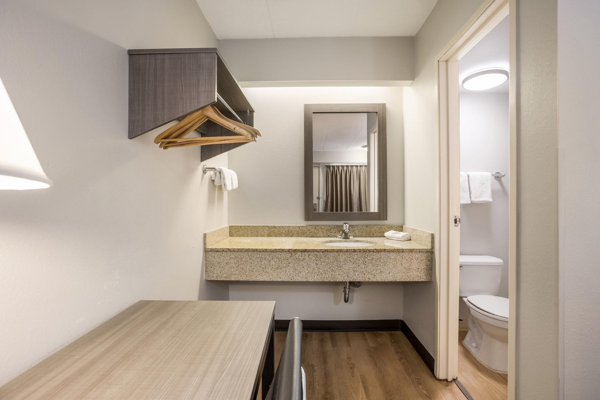 Red Roof Inn Lansing West - Msu Bagian luar foto