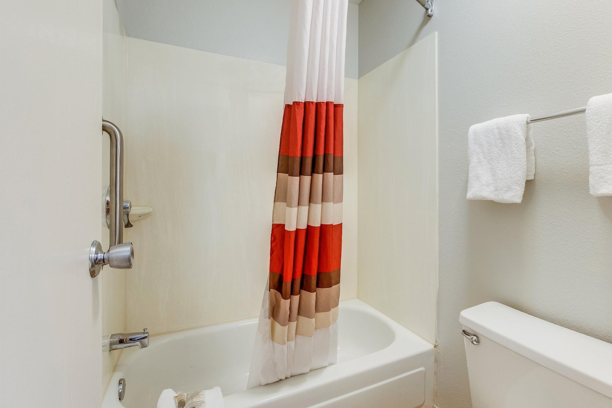 Red Roof Inn Lansing West - Msu Bagian luar foto