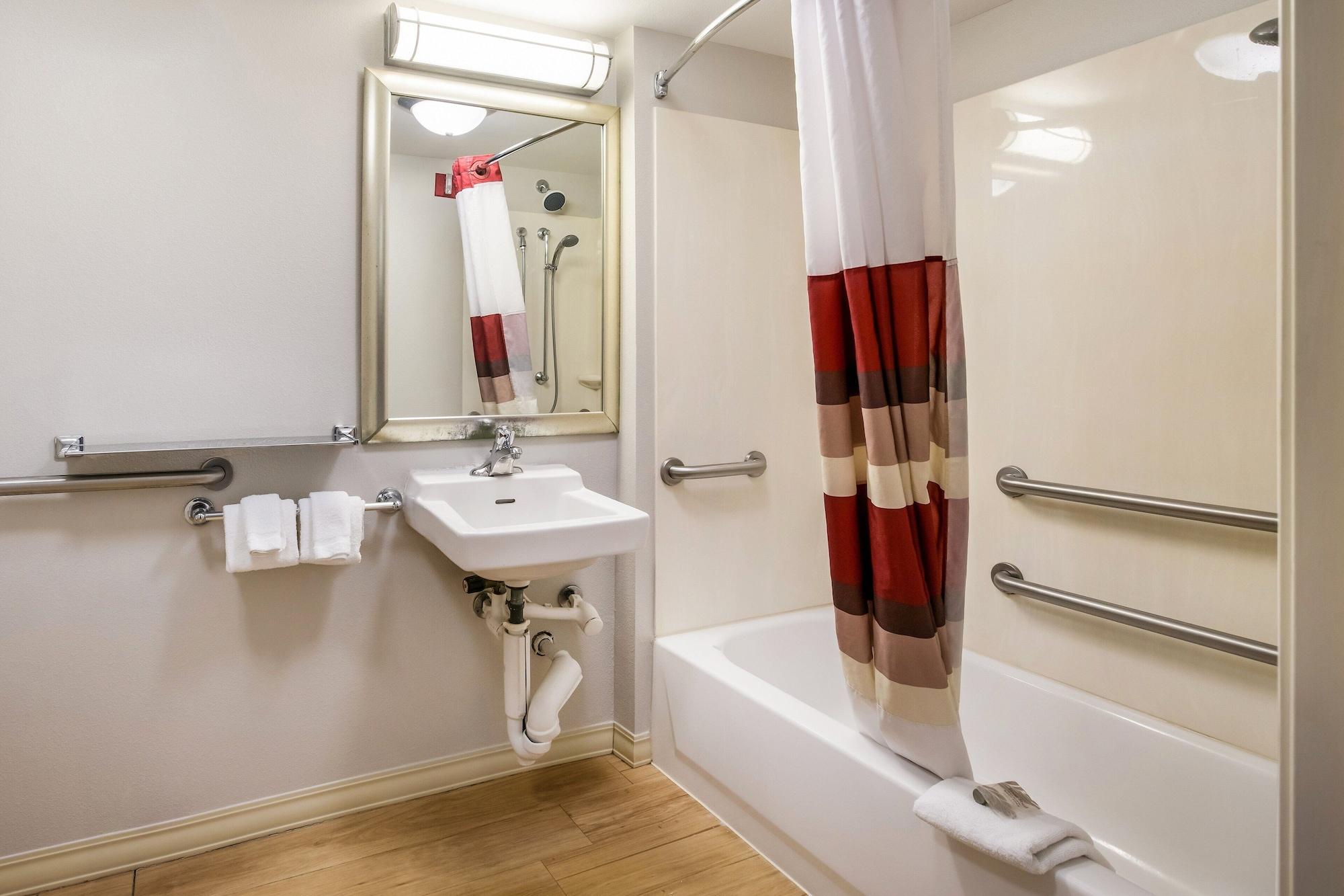 Red Roof Inn Lansing West - Msu Bagian luar foto