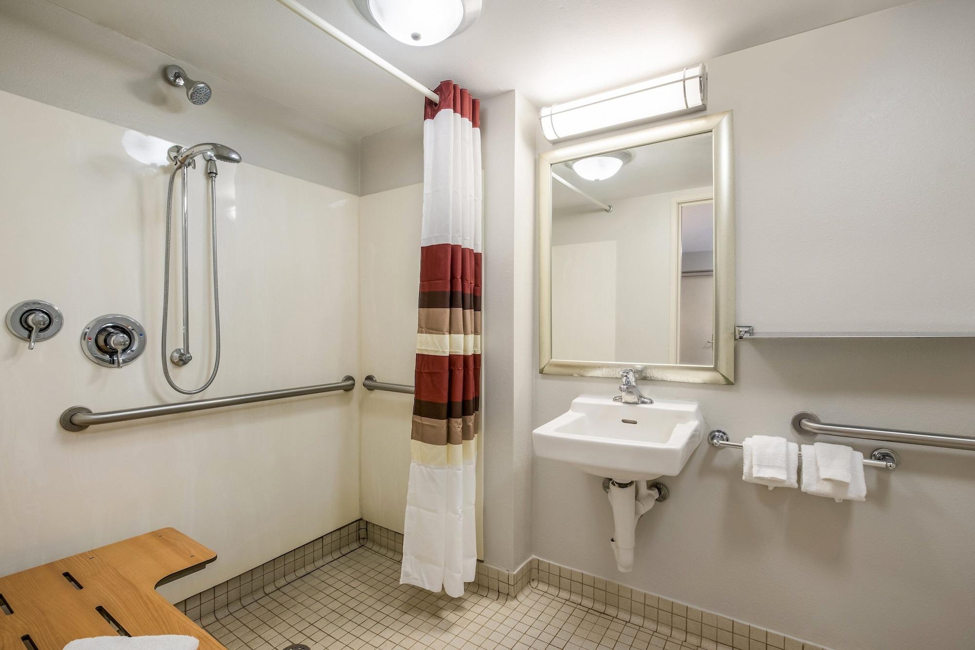 Red Roof Inn Lansing West - Msu Bagian luar foto