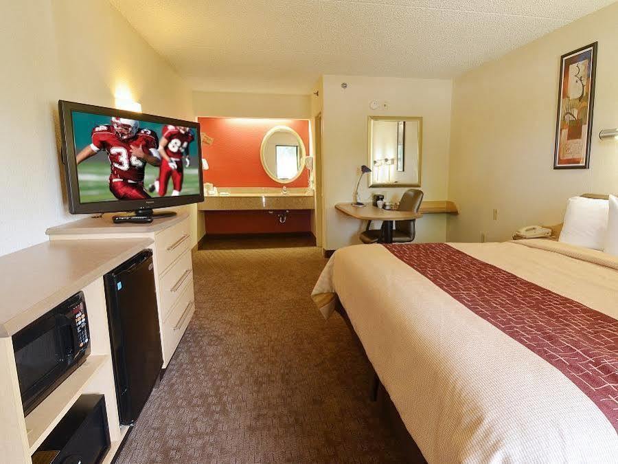 Red Roof Inn Lansing West - Msu Bagian luar foto